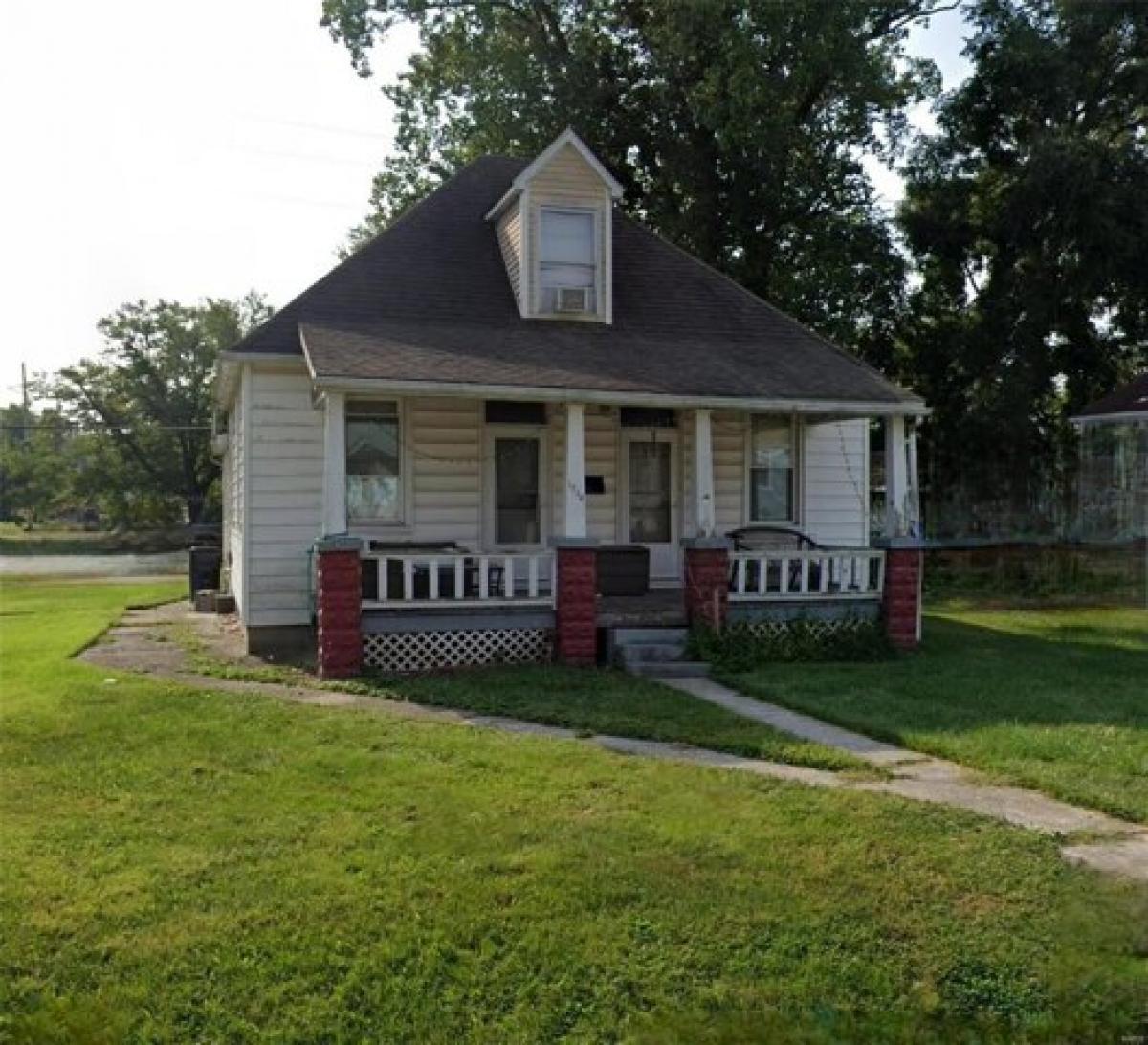 Picture of Home For Sale in Belleville, Illinois, United States