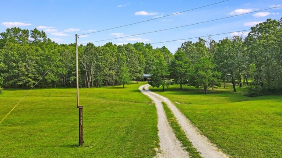 Picture of Home For Sale in West Plains, Missouri, United States