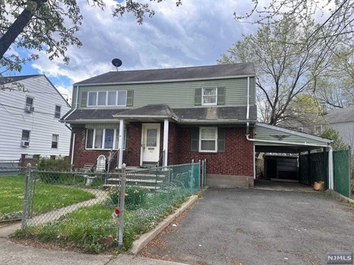 Picture of Home For Sale in Lodi, New Jersey, United States