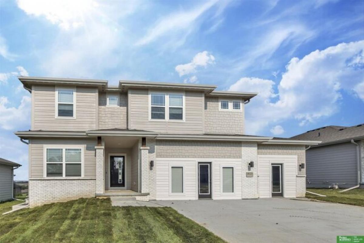 Picture of Home For Sale in Bennington, Nebraska, United States