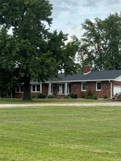 Home For Sale in Greenville, Illinois