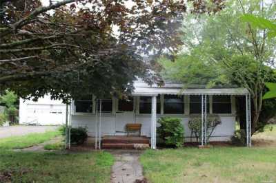 Home For Sale in Mastic Beach, New York