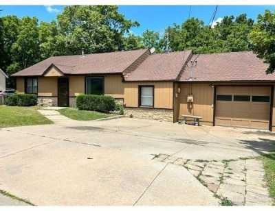 Home For Sale in Gladstone, Missouri