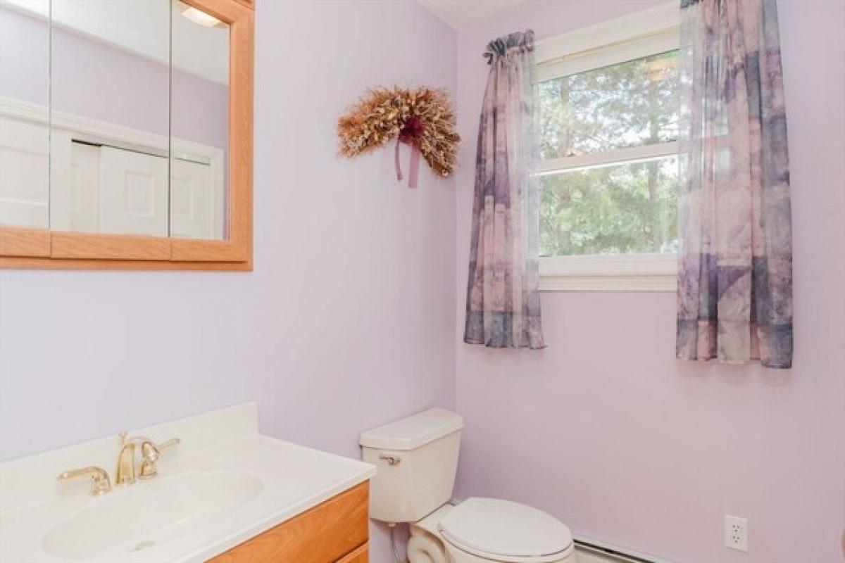 Picture of Home For Sale in Easton, Massachusetts, United States