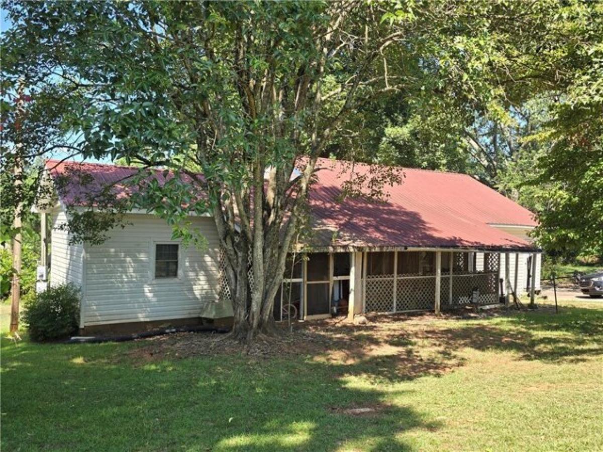 Picture of Home For Sale in Seneca, South Carolina, United States