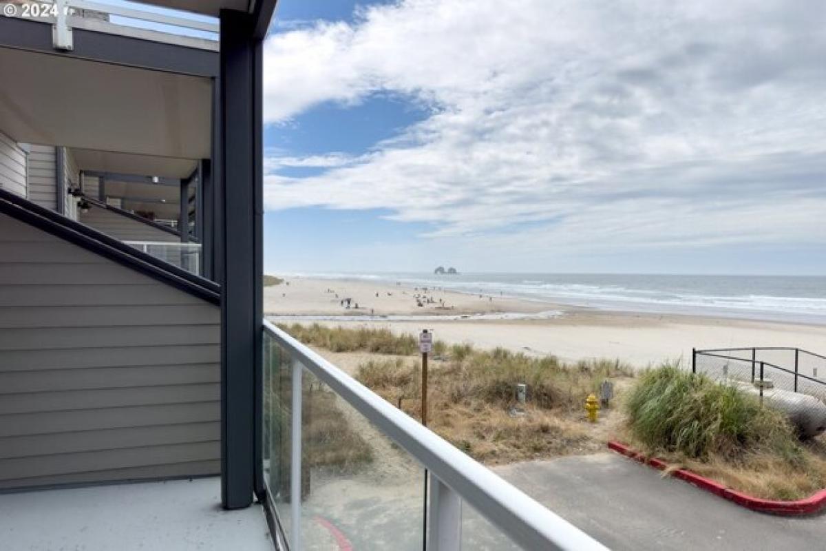 Picture of Home For Sale in Rockaway Beach, Oregon, United States