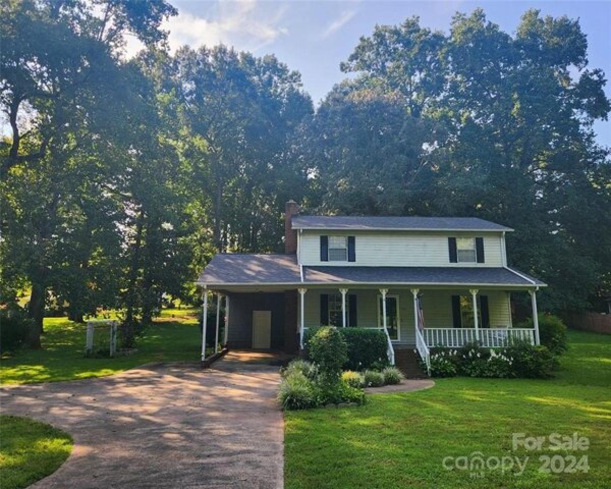 Picture of Home For Sale in Belmont, North Carolina, United States