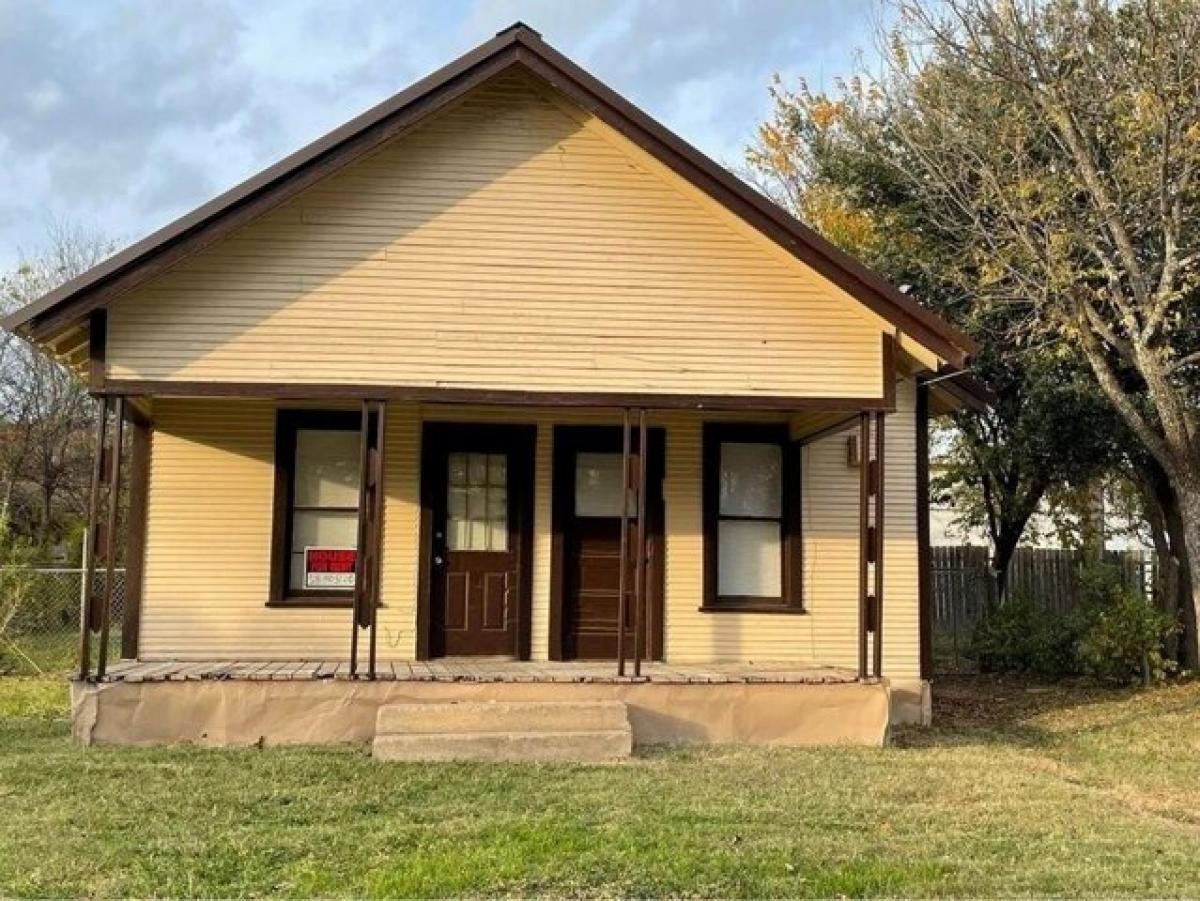 Picture of Home For Sale in Mineral Wells, Texas, United States