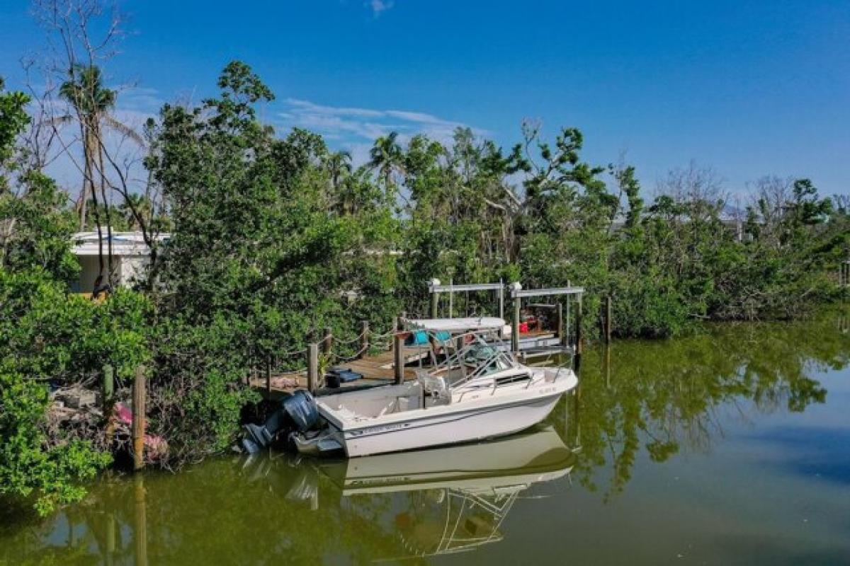 Picture of Residential Land For Sale in Sanibel, Florida, United States