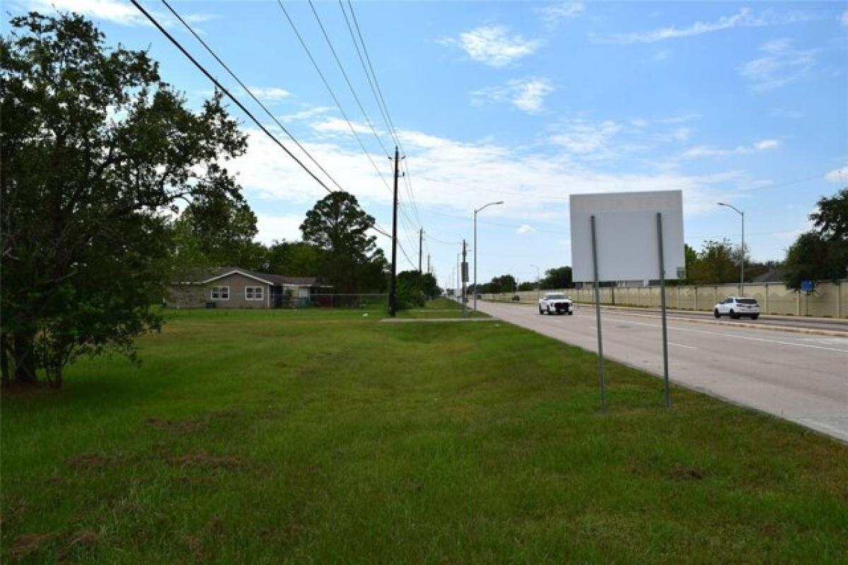 Picture of Residential Land For Sale in Pearland, Texas, United States