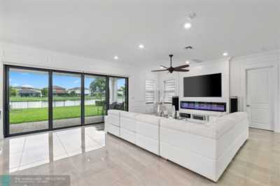 Home For Sale in Parkland, Florida