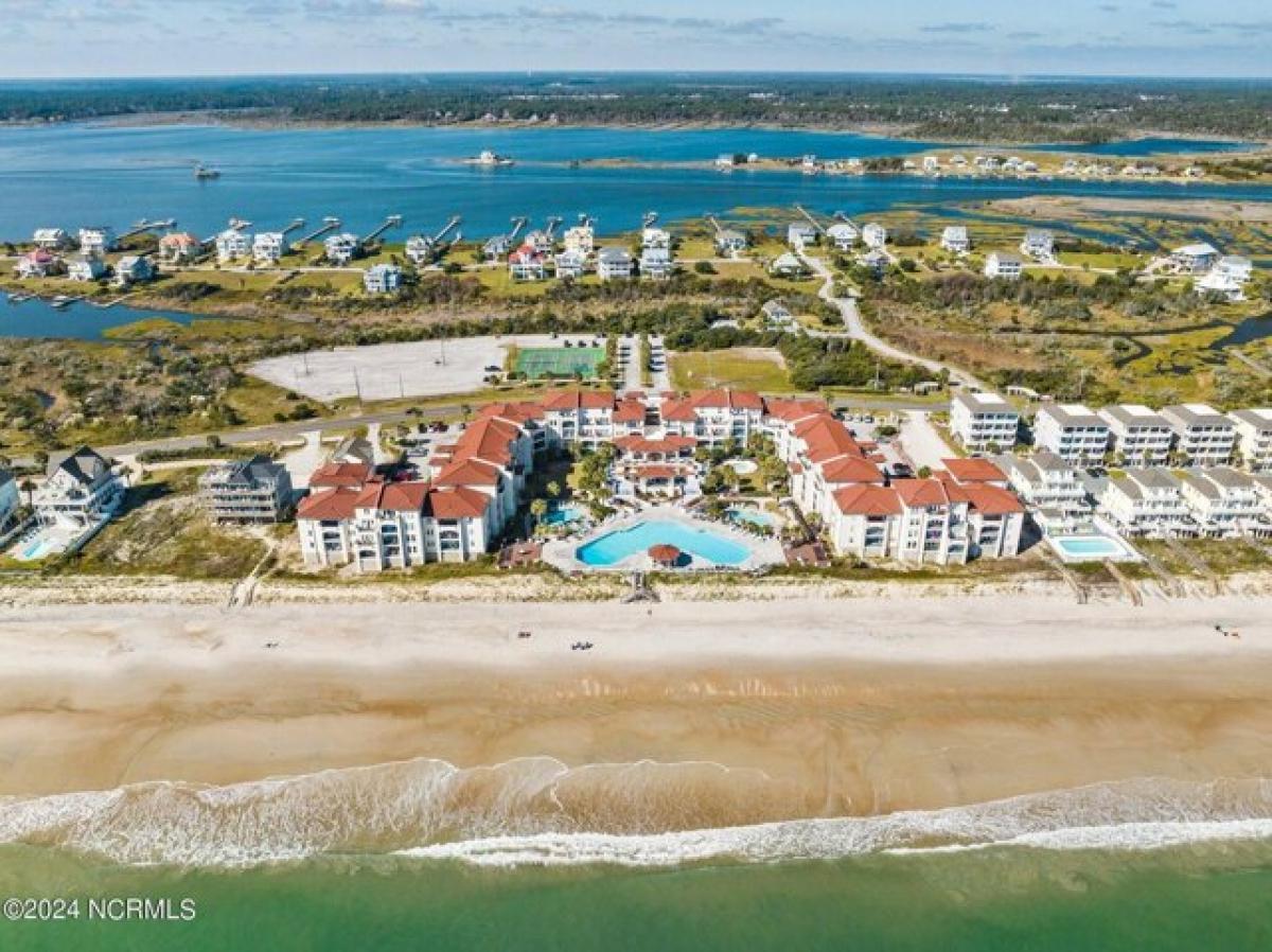 Picture of Home For Sale in North Topsail Beach, North Carolina, United States