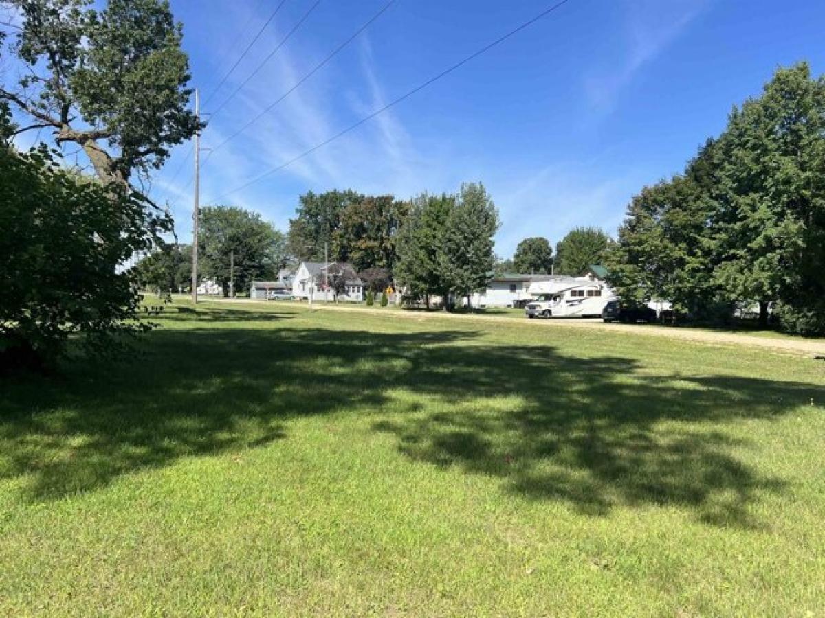 Picture of Residential Land For Sale in Shawano, Wisconsin, United States