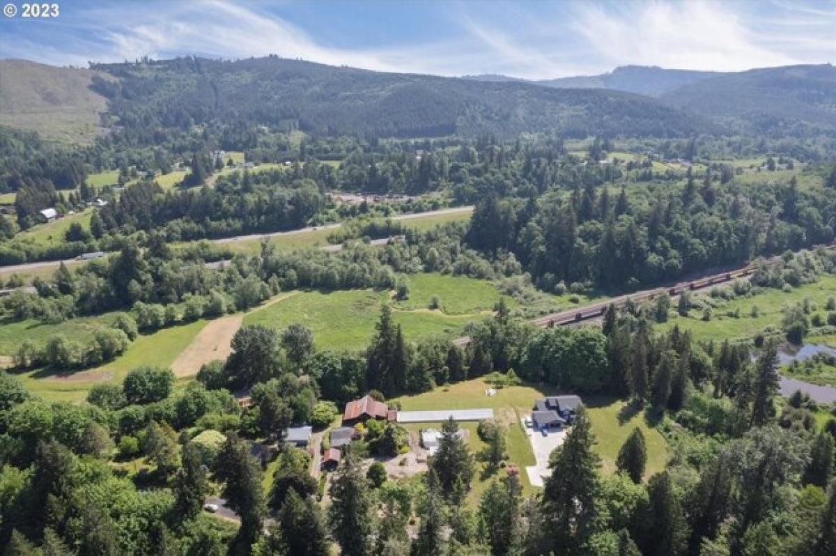 Picture of Home For Sale in Castle Rock, Washington, United States