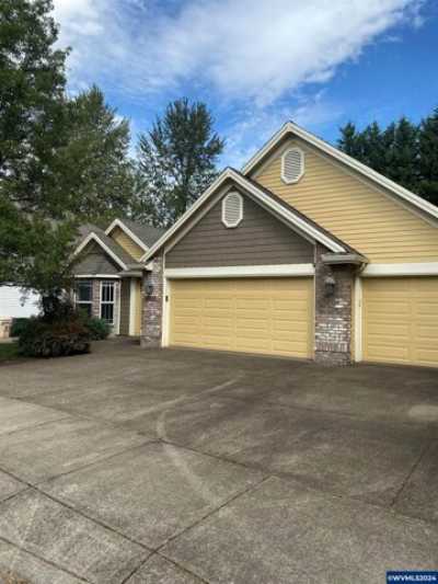 Home For Sale in Albany, Oregon