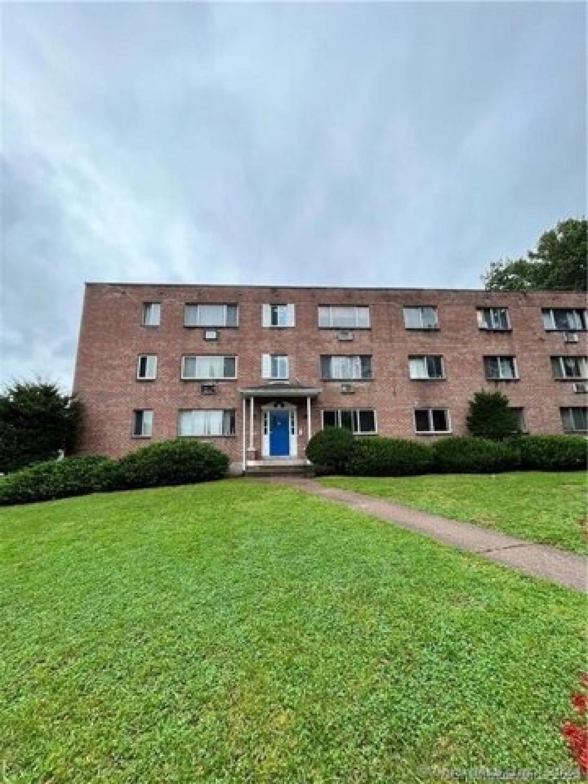 Picture of Home For Sale in East Hartford, Connecticut, United States