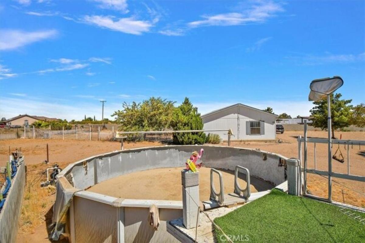 Picture of Home For Sale in Oak Hills, California, United States