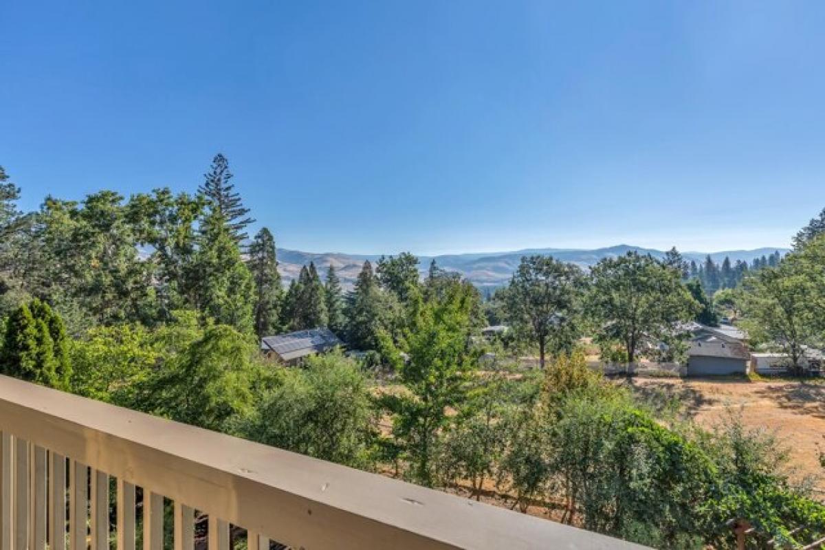 Picture of Home For Sale in Ashland, Oregon, United States