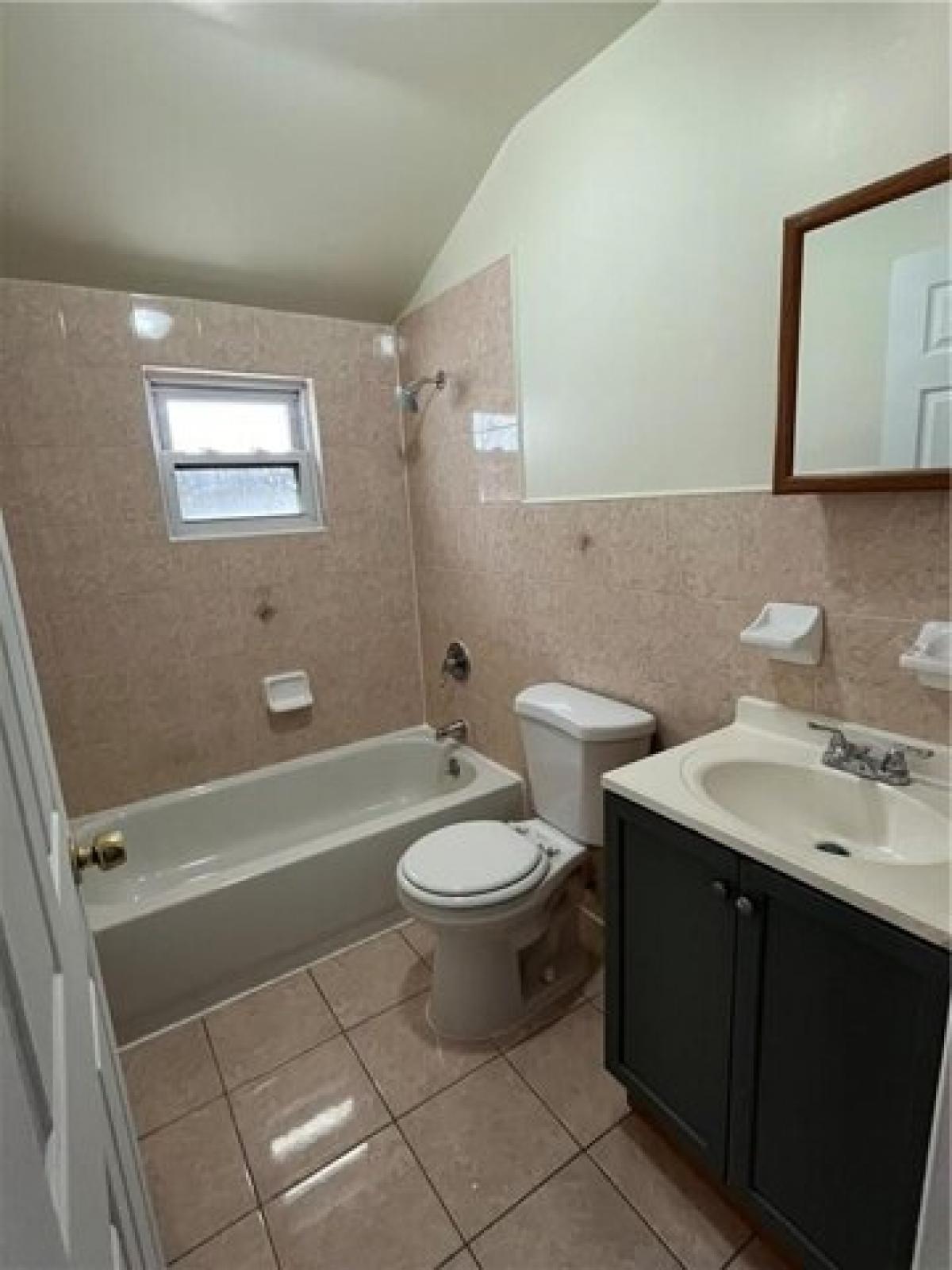 Picture of Home For Rent in South Ozone Park, New York, United States