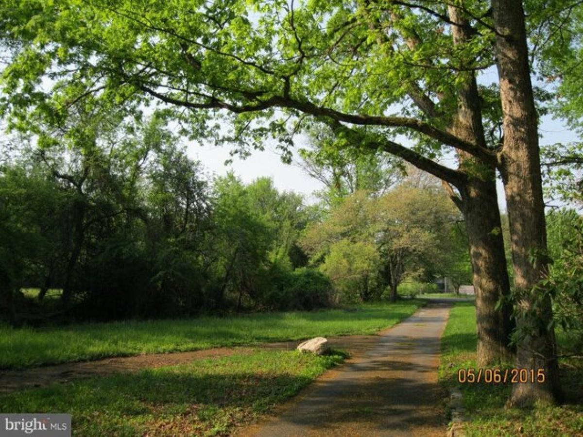 Picture of Residential Land For Sale in McLean, Virginia, United States