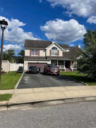 Home For Sale in Amityville, New York