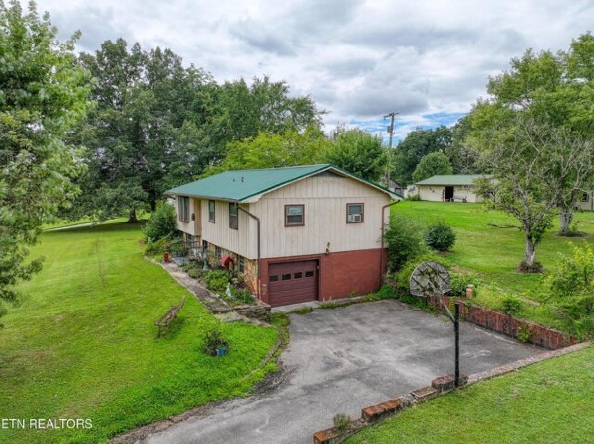 Picture of Home For Sale in Strawberry Plains, Tennessee, United States