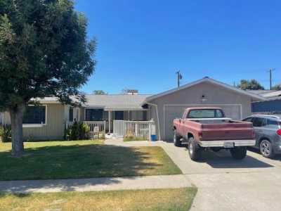 Home For Sale in Hanford, California