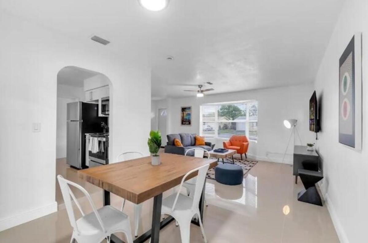 Picture of Home For Sale in Lauderdale Lakes, Florida, United States