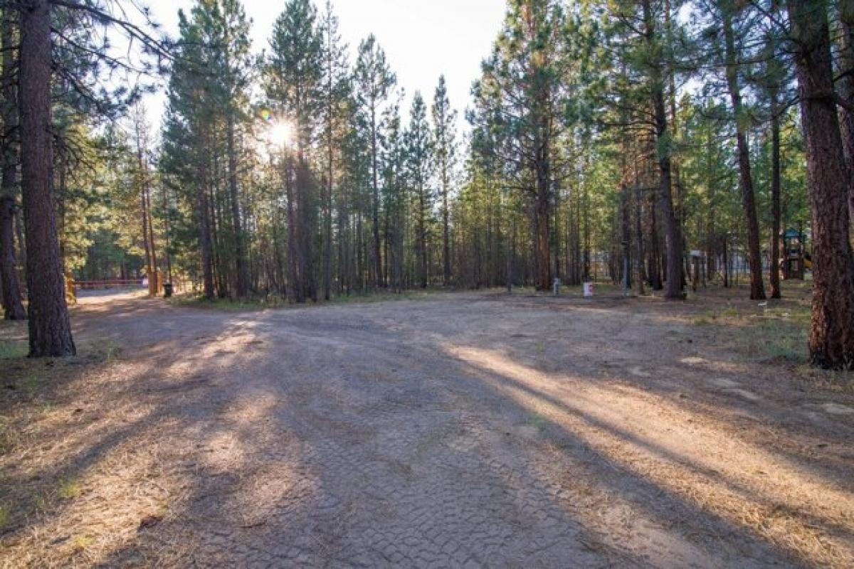 Picture of Residential Land For Sale in La Pine, Oregon, United States