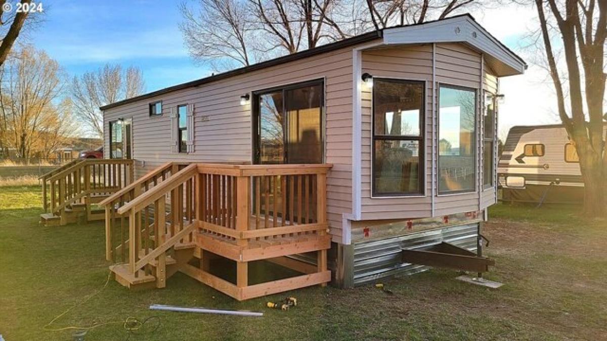 Picture of Home For Sale in Jordan Valley, Oregon, United States