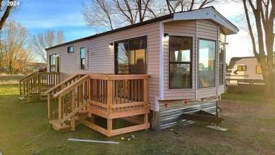 Home For Sale in Jordan Valley, Oregon