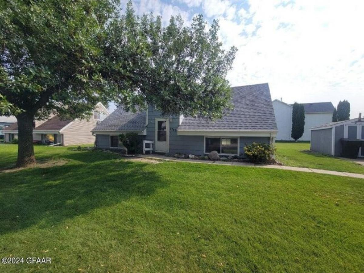 Picture of Home For Sale in Grand Forks, North Dakota, United States