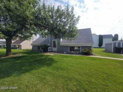 Home For Sale in Grand Forks, North Dakota