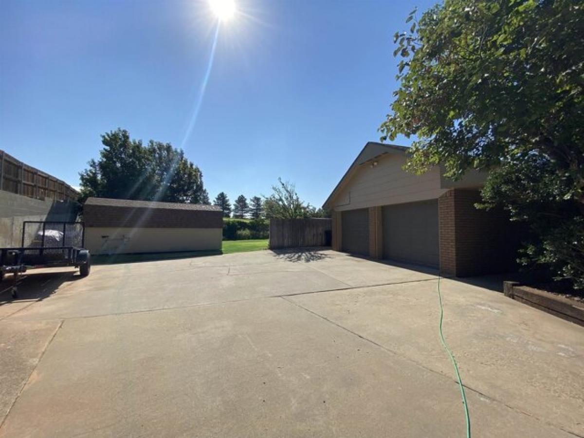 Picture of Home For Sale in Woodward, Oklahoma, United States