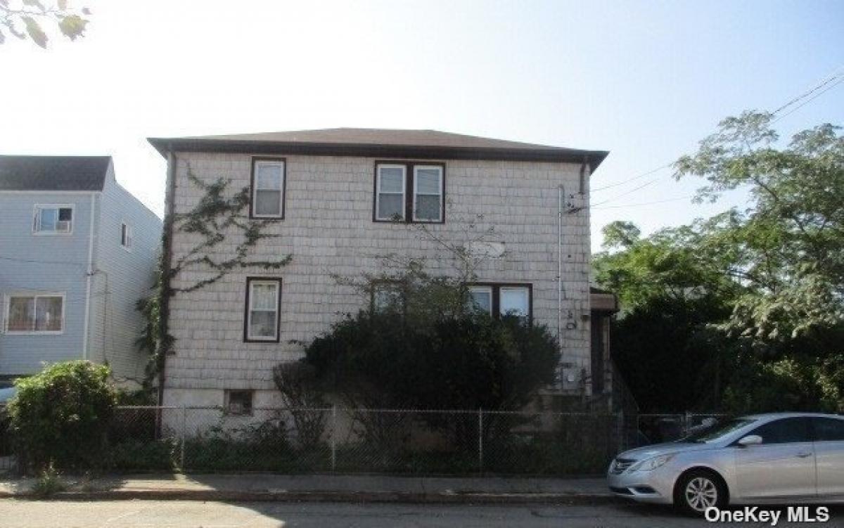 Picture of Home For Sale in Far Rockaway, New York, United States