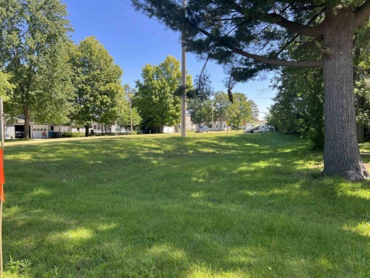 Picture of Residential Land For Sale in Shawano, Wisconsin, United States