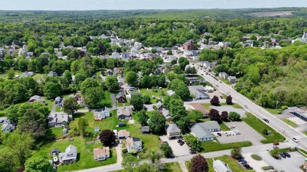 Picture of Home For Sale in Oxford, Massachusetts, United States