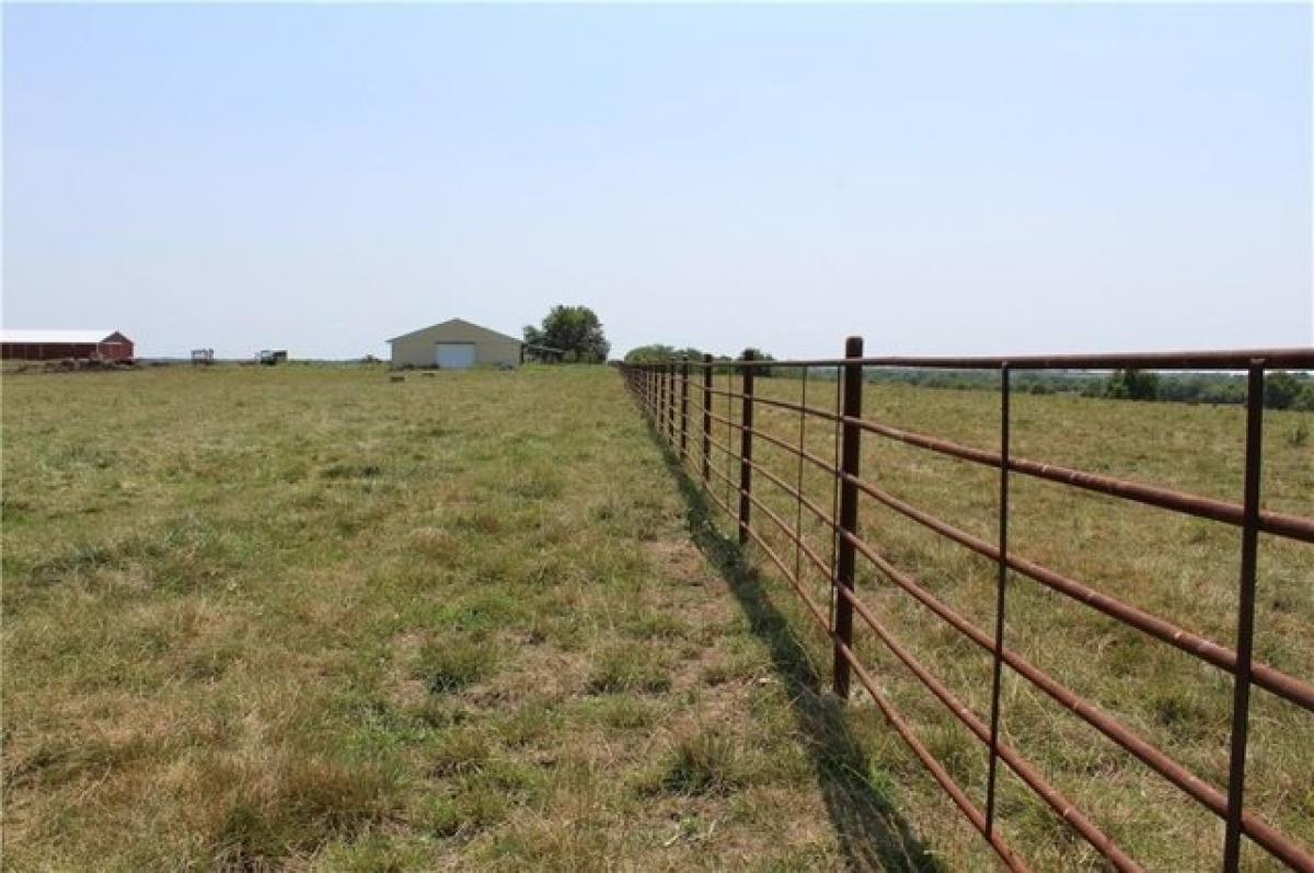 Picture of Residential Land For Sale in Louisburg, Kansas, United States