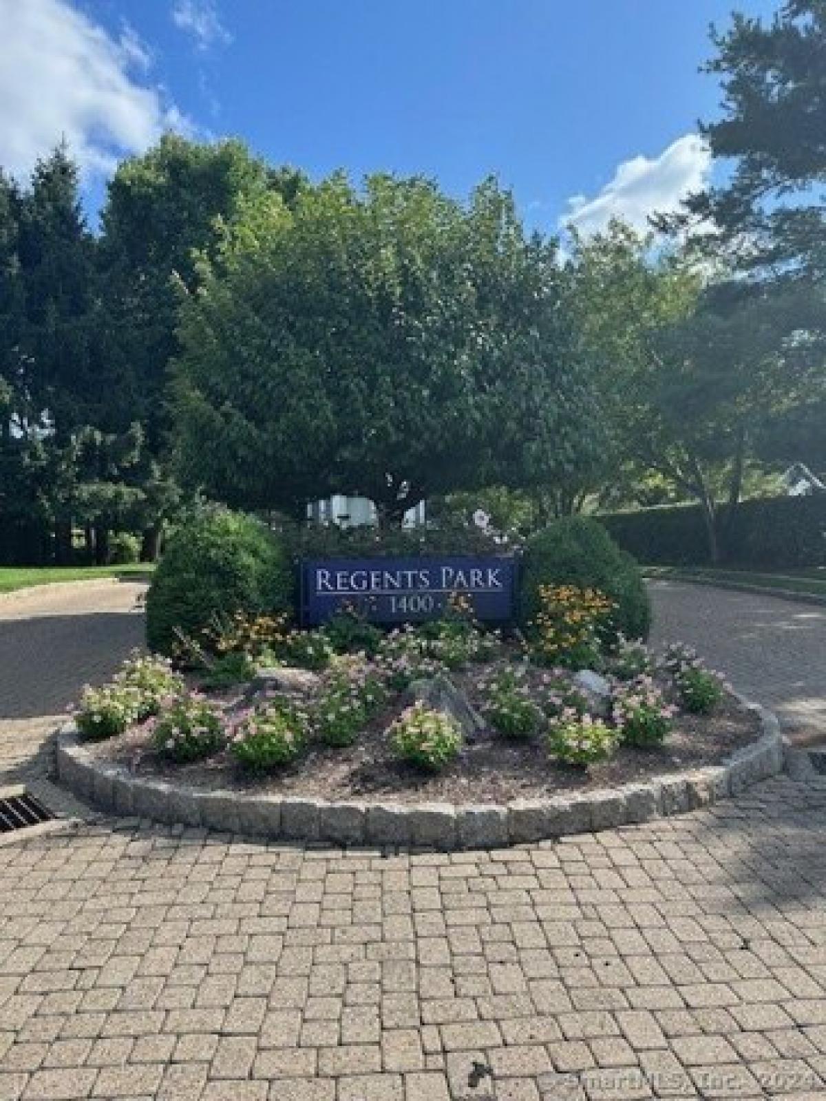 Picture of Home For Sale in Westport, Connecticut, United States