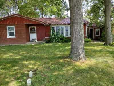 Home For Sale in Burbank, Illinois