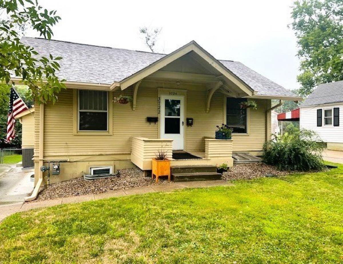 Picture of Home For Sale in Ames, Iowa, United States