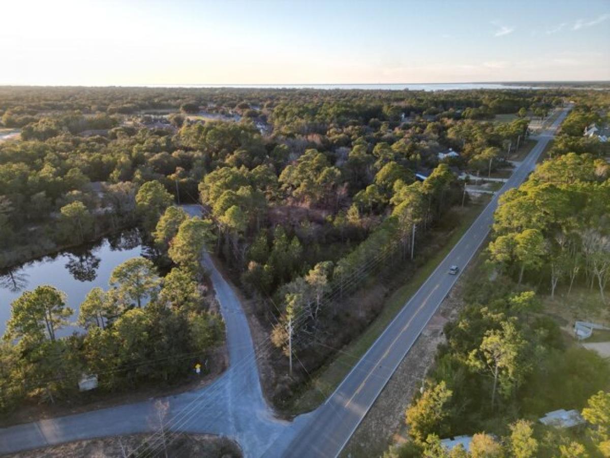 Picture of Residential Land For Sale in Navarre, Florida, United States