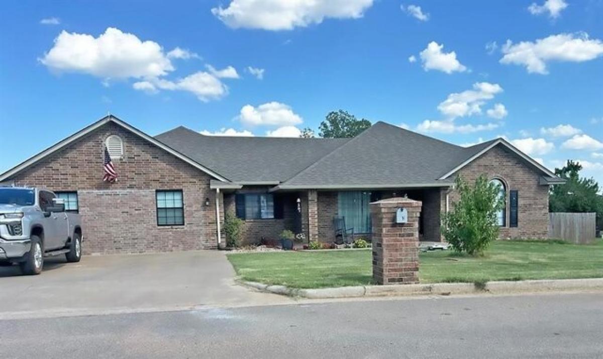 Picture of Home For Sale in Hinton, Oklahoma, United States