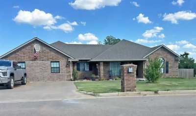 Home For Sale in Hinton, Oklahoma