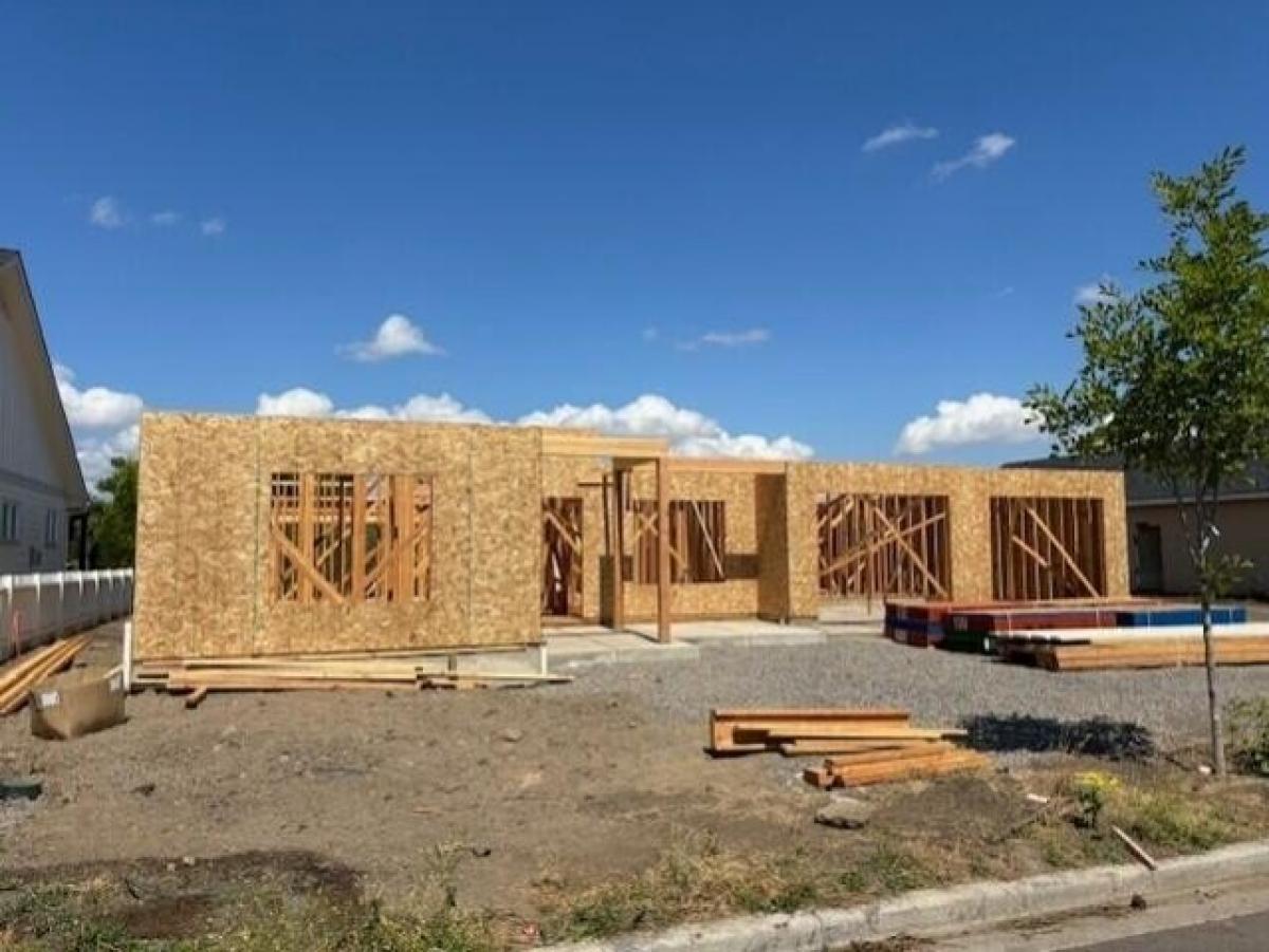 Picture of Home For Sale in Central Point, Oregon, United States