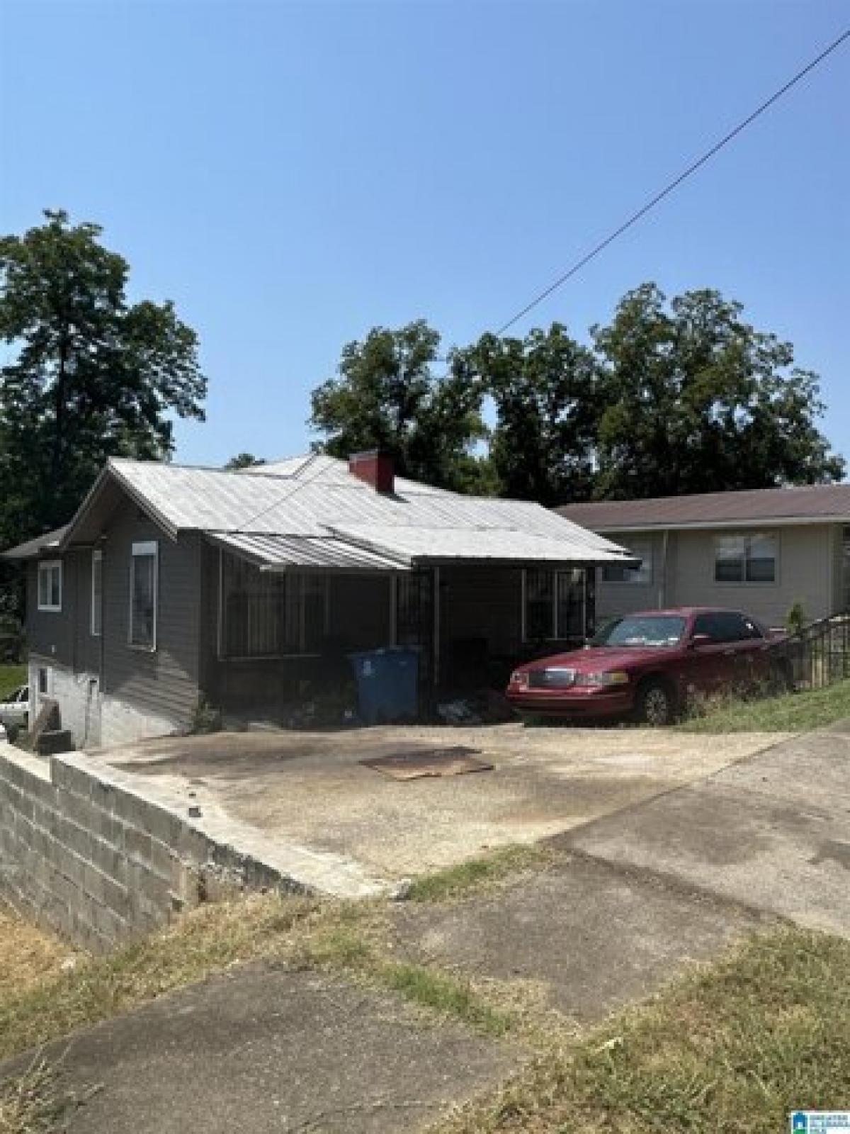 Picture of Home For Sale in Fairfield, Alabama, United States