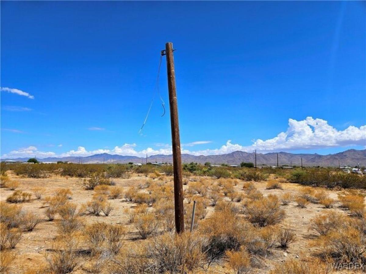 Picture of Residential Land For Sale in Golden Valley, Arizona, United States