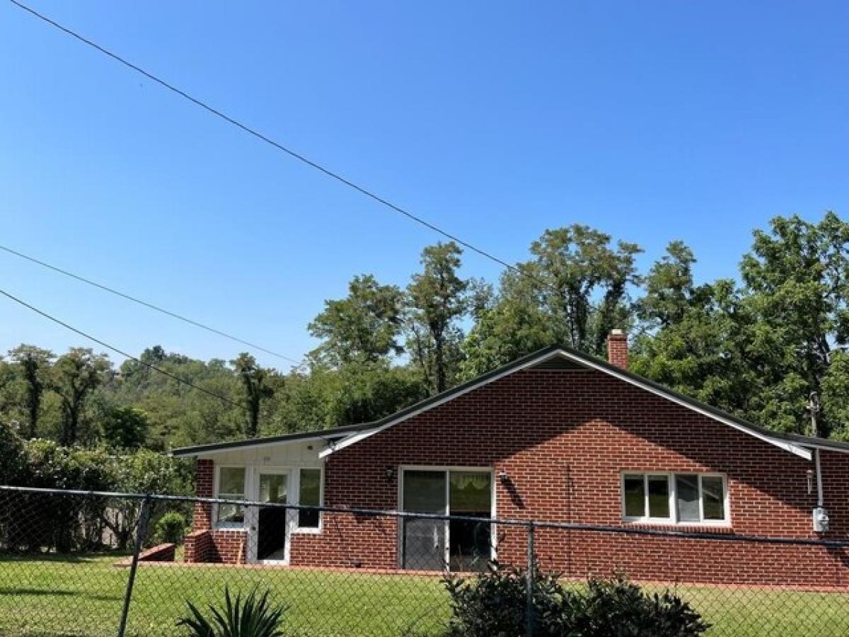 Picture of Home For Sale in Tazewell, Virginia, United States