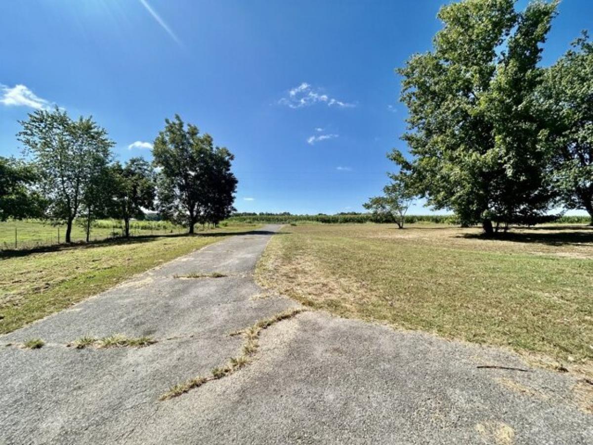 Picture of Home For Sale in Leoma, Tennessee, United States