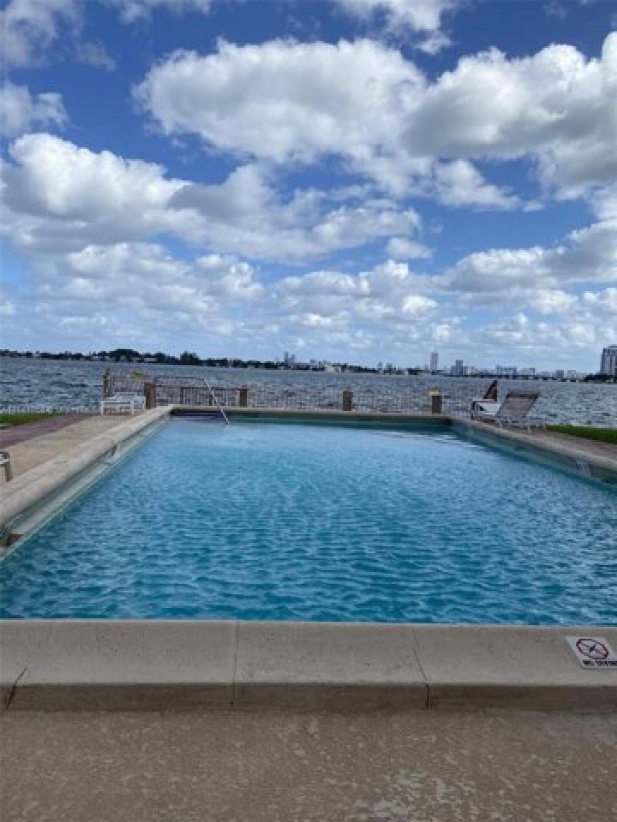 Picture of Home For Sale in North Bay Village, Florida, United States